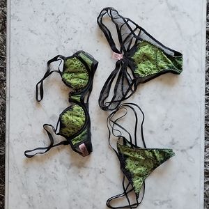 AGENT PROVOCATEUR LINGERIE (Bra & 2 matching bottoms)